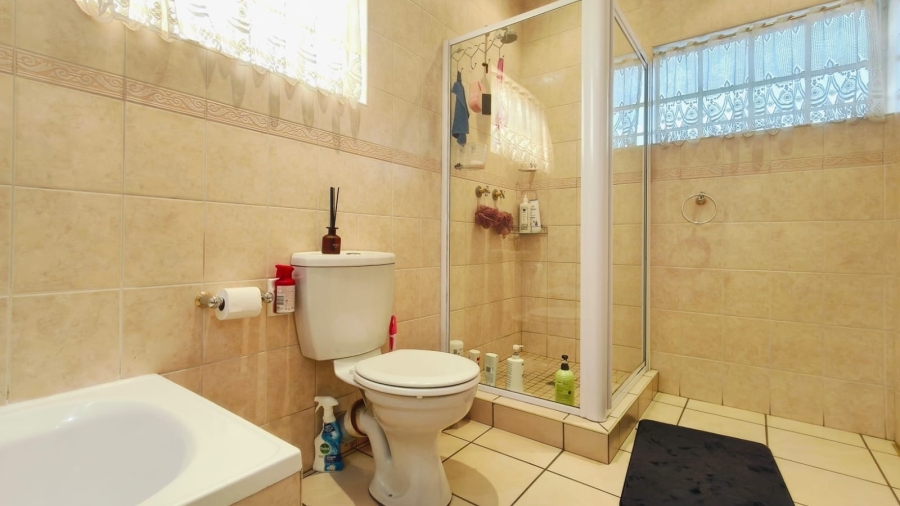 3 Bedroom Property for Sale in Van Der Hoff Park North West